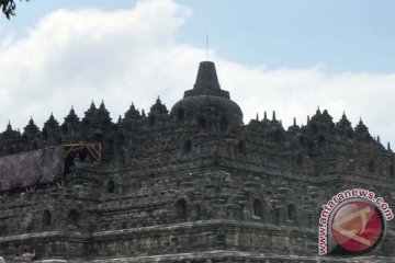 Festival Topeng Ireng digelar di Candi Borobudur