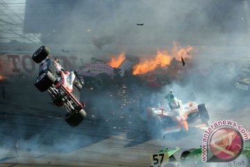 Wheldon tewas dalam kecelakaan balap IndyCar