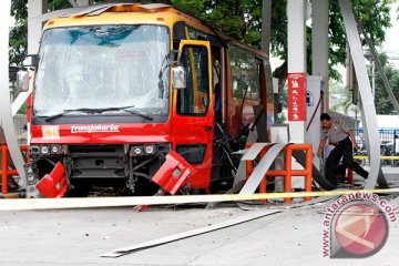 Bus Transjakarta meledak di SPBG Pinangranti tiga luka 
