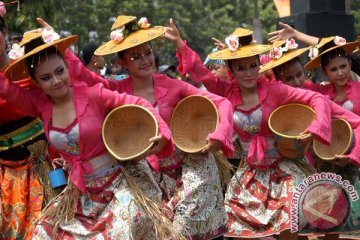 Kemilau Nusantara  dimeriahkan karnaval malam di Bandung