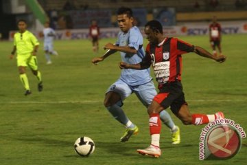 Persipura gulung Persela 7-0