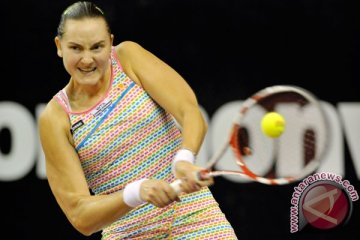 Lisicki mundur, beri kemenangan bagi Petrova