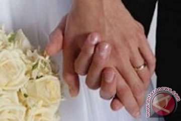 Pengantin pria serahkan mas kawin Rp111.111