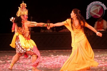 Para penari India akan tampil di teater Prambanan