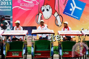 Belum terima honor, becak mangkal di luar komplek Jakabaring