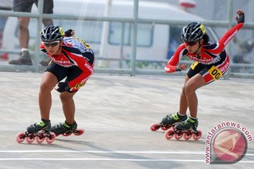 Sepatu roda tambah medali emas dan perak