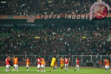 Ratusan calon penonton sudah antre tiket final 