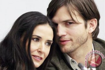 Demi Moore resmi cerai dengan Ashton Kutcher