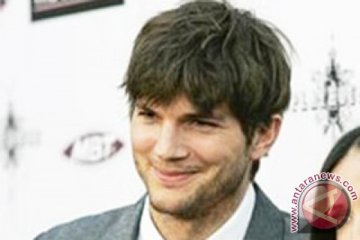 Ashton Kutcher gugat cerai Demi Moore