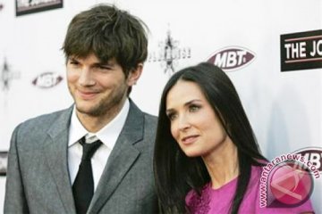 Ashton Kutcher gugat cerai Demi Moore