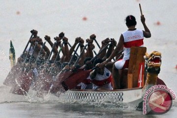 Empat tim perahu naga Indonesia raih perak 