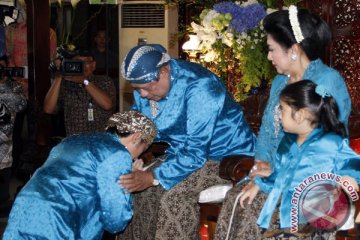 Presiden dan Ibu Negara kenakan beskap khas Yogya 