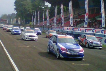 Tim Top 1 GT Radial menangi seri balap Mercedes C-class 