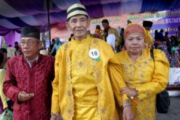 250 pasang warga Deli Serdang nikah massal 