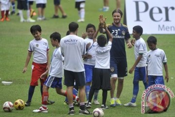 David Beckham jajal rumput SUGBK 