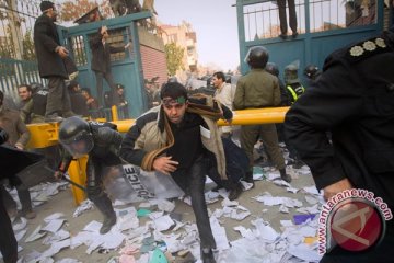 Demonstran Iran serang kedubes Inggris, Teheran sesalkan