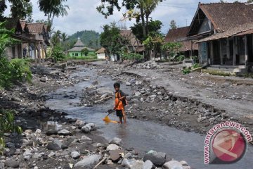 Bupati imbau warga Merapi waspada tanah longsor 