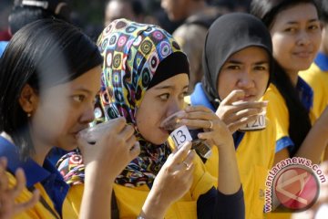 "Ngopi bareng" 2.011 orang Bondowoso menyeduh kopi masuk Muri