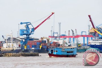 Bongkar-Muat di Pelabuhan Pontianak tiga hari