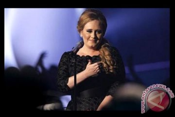 Adele bertahan di puncak tangga lagu billboard