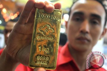 Harga emas berjangka turun karena dolar menguat