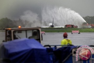 Pesawat Sriwijaya Air mendarat dalam kecepatan tinggi