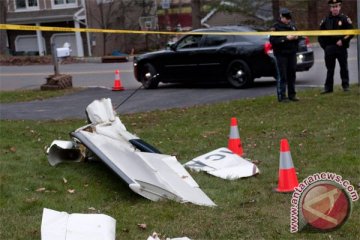 Pesawat kecil jatuh di jalan raya New Jersey, lima dikonfirmasi tewas