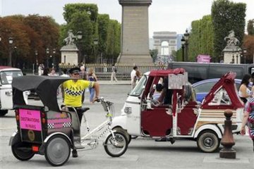 "Bajaj" gratis di Paris