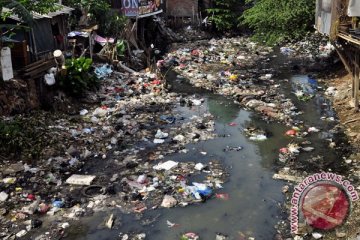 Sampah menumpuk di Jakarta karena alat pengangkut terbatas