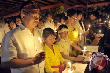 Alunan "kekidung" bergema pada misa Natal