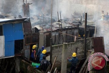 Kebakaran hanguskan belasan kamar kos di Medan