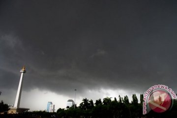 Peringatan dini hujan lebat disertai petir di DKI Jakarta