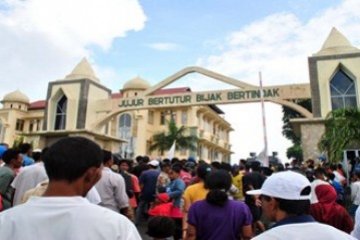 Nelayan Tuntut Tutup Tambang Bauksit