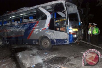 Bus Sugeng Rahayu terguling di Ngawi