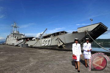 350 pemudik naik kapal perang menuju Surabaya
