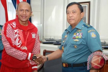 Kapten Khusus  Rahmat Darmawan raih penghargaan dari atasannya