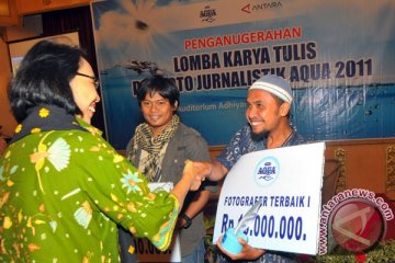 Investor Daily juara anugerah karya tulis Aqua