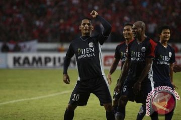 Arema Indonesia kalahkan PSMS 2-1