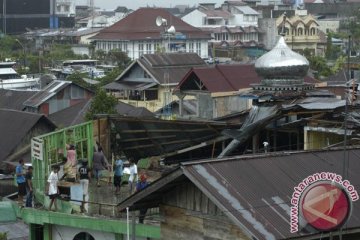 Puting beliung rusak delapan bangunan di Padang