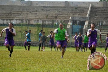 Persita menang 2-0 di kandang Persitema