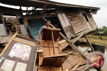 Puting beliung rusak rumah warga di Majene 