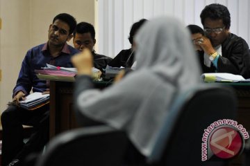 Yulianis pertunjukkan wajah Â hanya kepada Nazaruddin