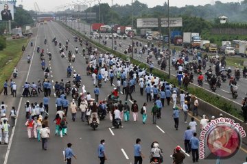 Demo buruh Bekasi berlangsung di KM 12 dan 31