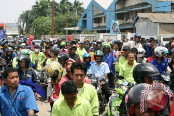 Buruh bekasi mulai berkumpul di Jababeka