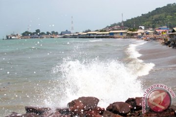 Wisatawan dilarang berenang di perairan Banten 