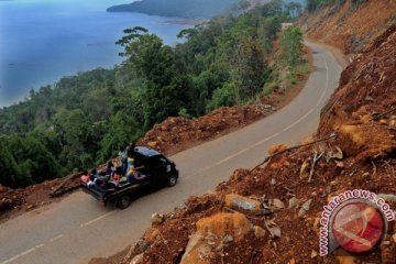 Longsor di Trans Sulawesi 