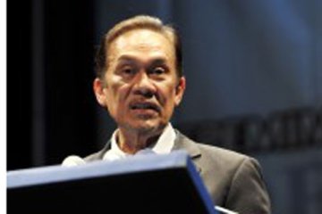 Media Malaysia picisan, kata Anwar Ibrahim