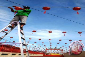 Pasang Lampion Klenteng