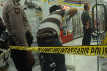 PERAMPOKAN MINIMARKET