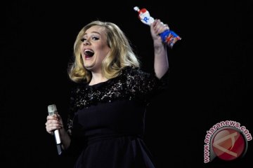 Adele di puncak tangga Billboard enam pekan berturut-turut